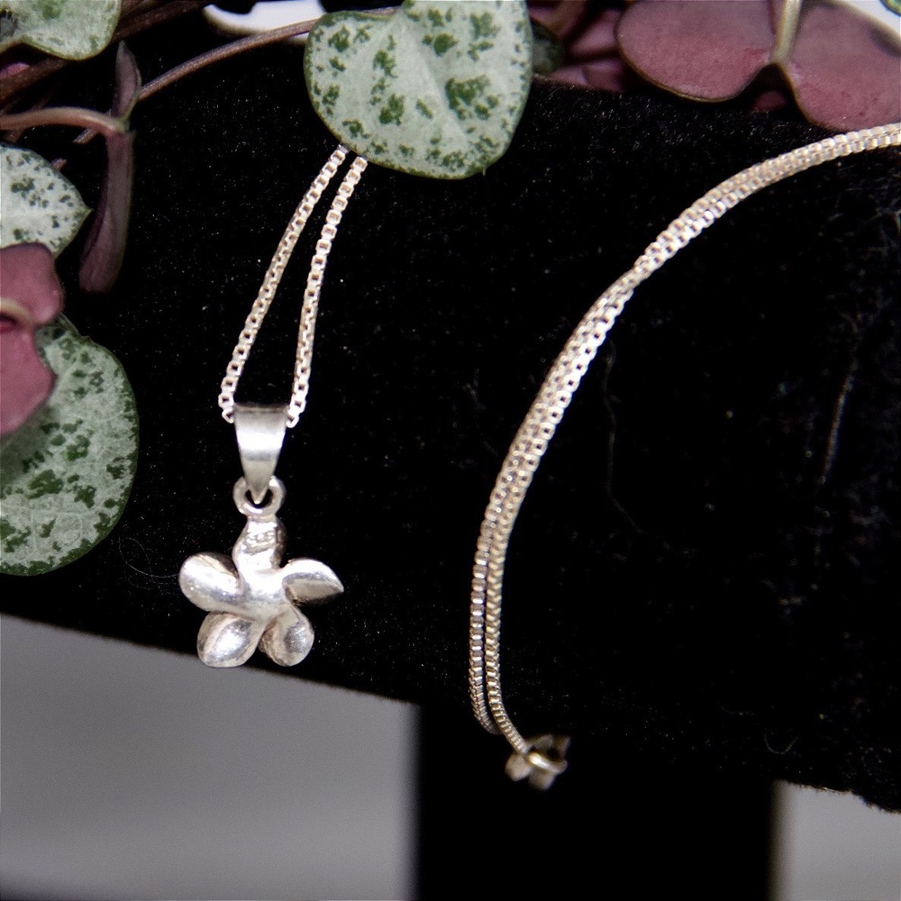 925 Sterling Silver Plumeria Flower Pendant Box Chain Necklace 18 Inch